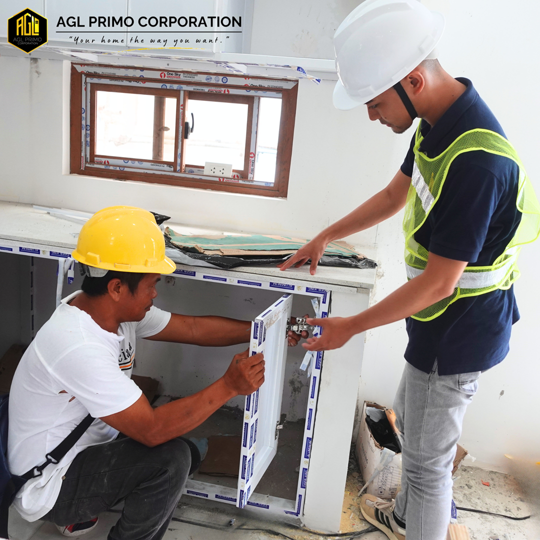 Team coordination meeting during construction preparation